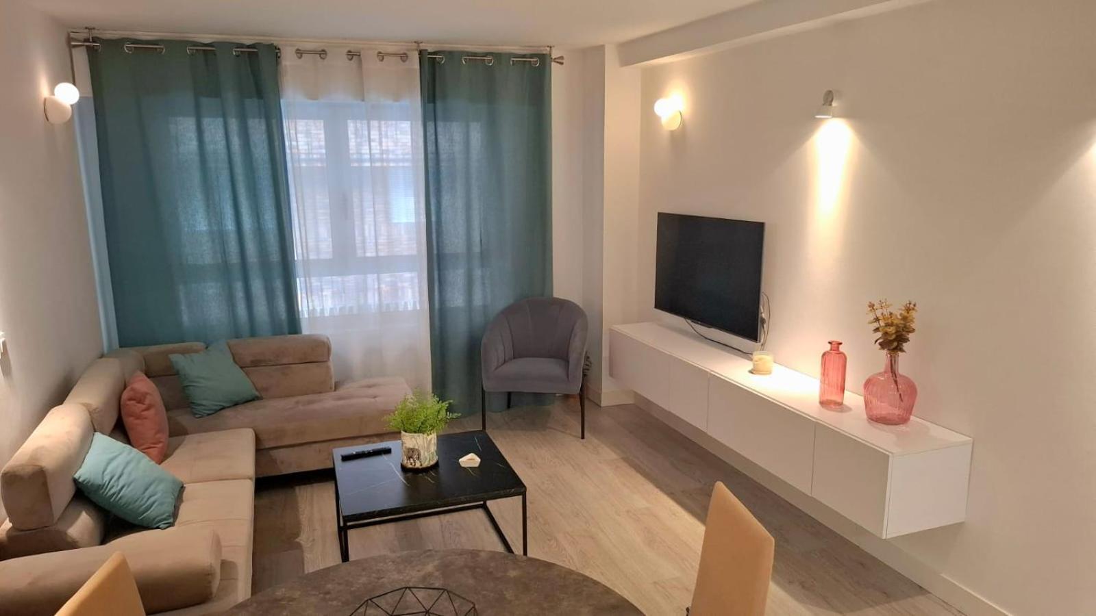 Moderno Apartamento Con Garaje Privado En El Centro De Vigo Eksteriør billede
